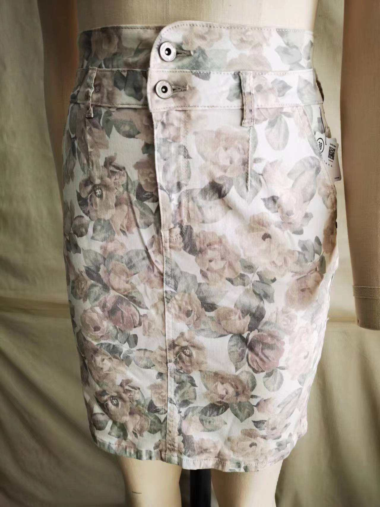 PRINT FABRIC SKIRT_青岛纺联集团进出口有限公司